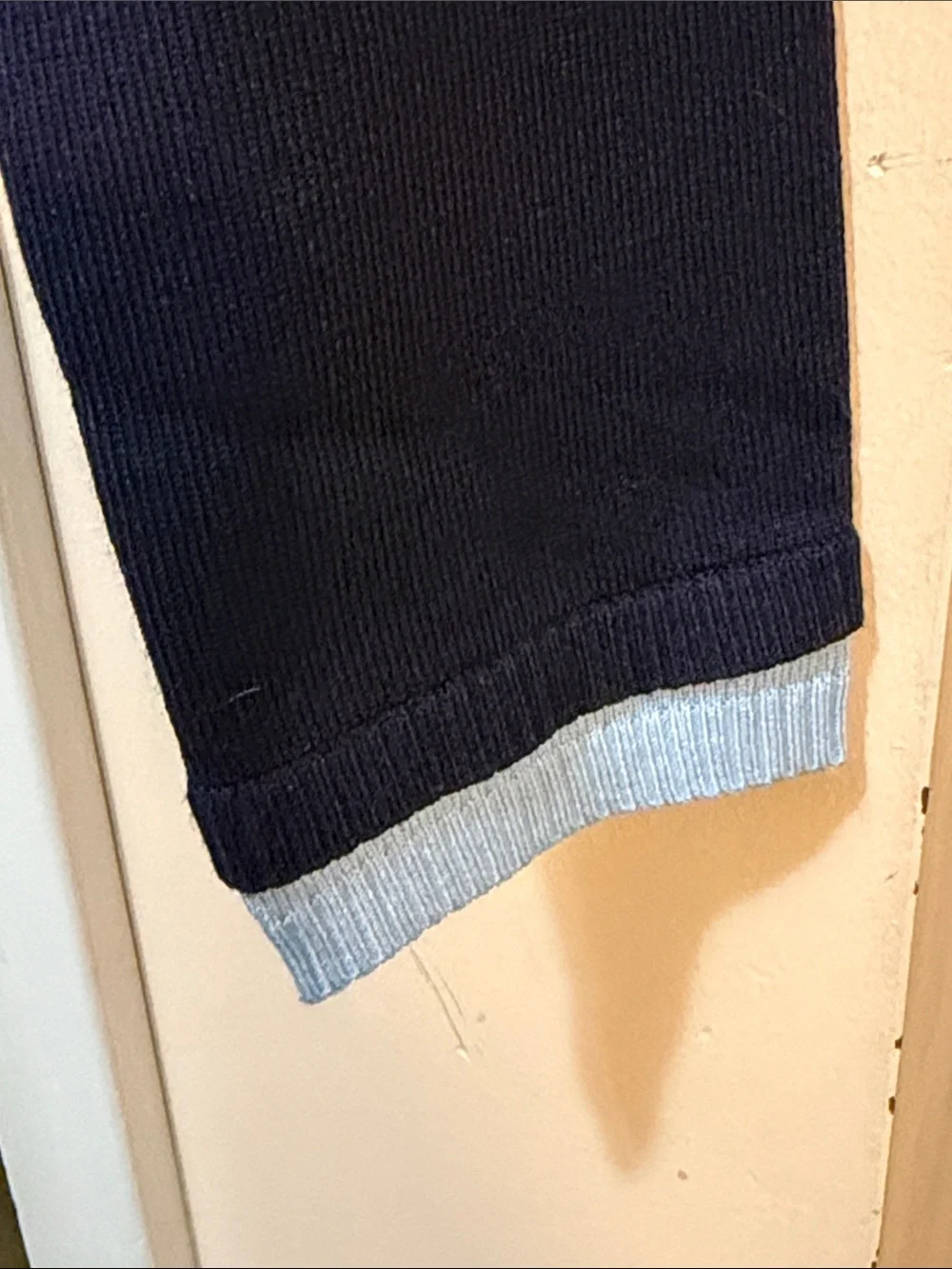 Edikted cropped neck